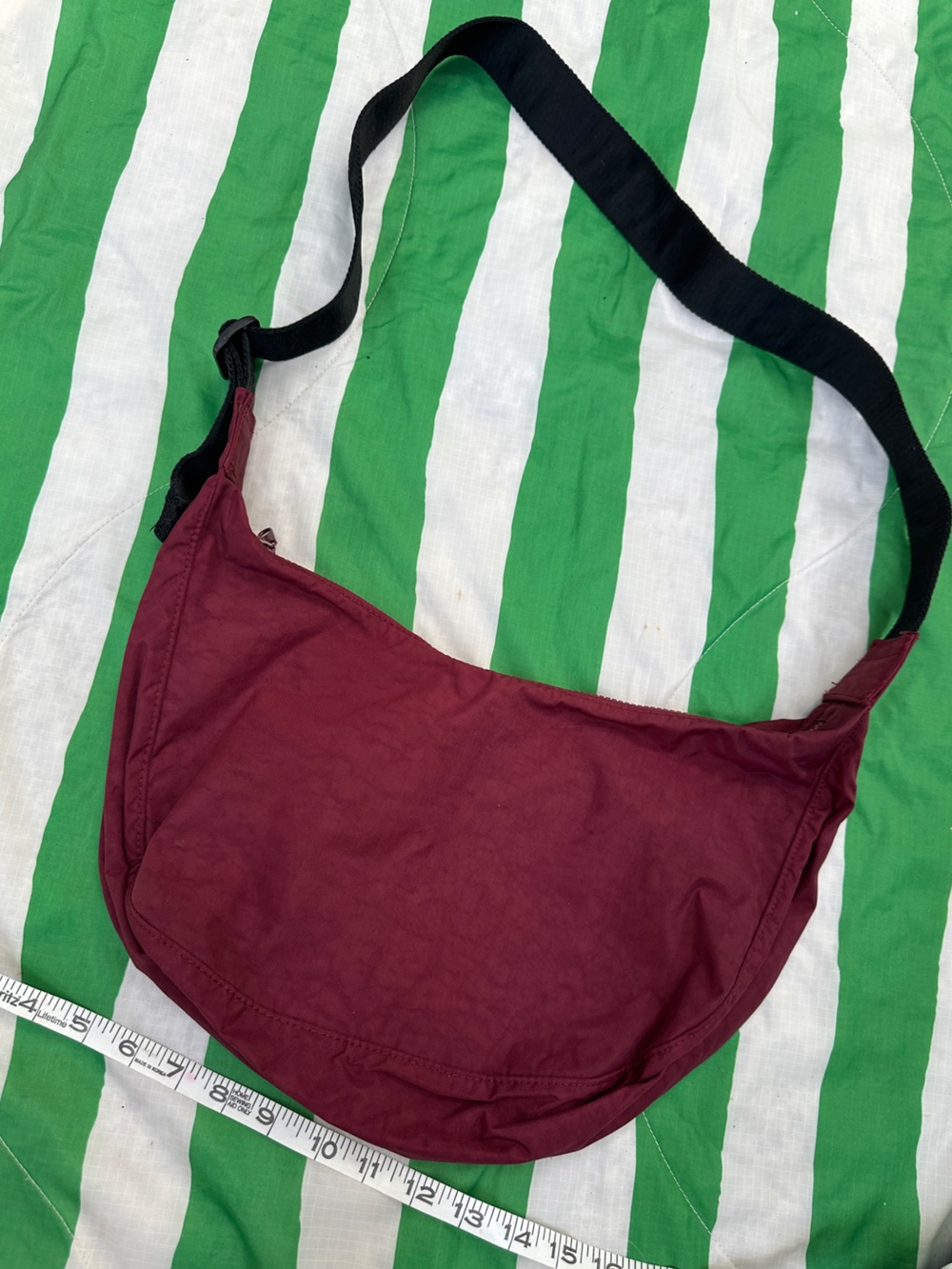 BAGGU *ALTERED* medium crescent in Oxblood